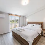 Rooftop With Private Pool By Pikhost Lägenhet Golem (Tirana)