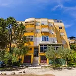 Lägenhet Rooftop With Private Pool By Pikhost Golem (Tirana)