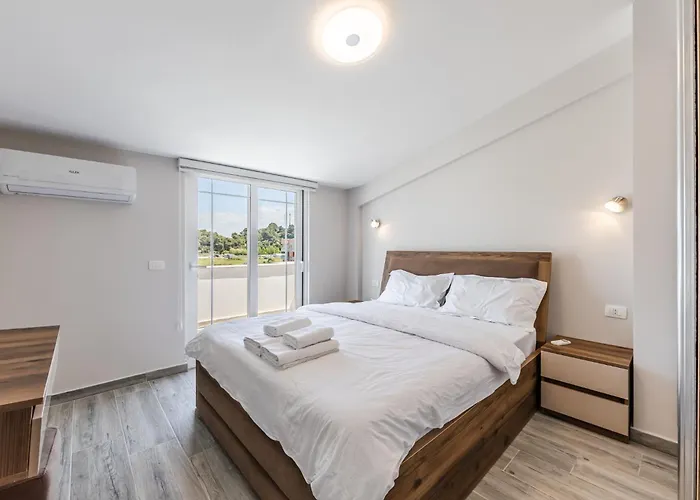 Rooftop With Private Pool By Pikhost Apartament