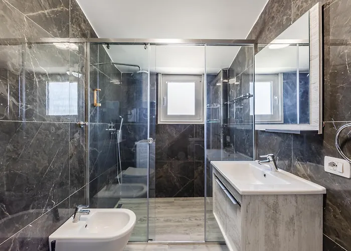 Rooftop With Private Pool By Pikhost Golem (Tirana)