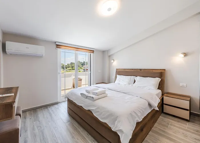 Rooftop With Private Pool By Pikhost Apartament Golem (Tirana)