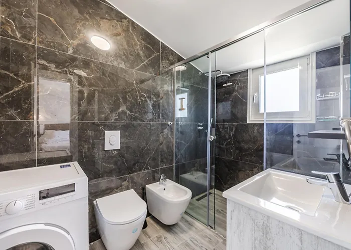 Apartament Rooftop With Private Pool By Pikhost Golem (Tirana)