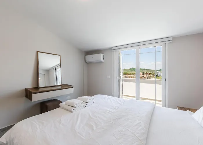 Rooftop With Private Pool By Pikhost Apartament Golem (Tirana)