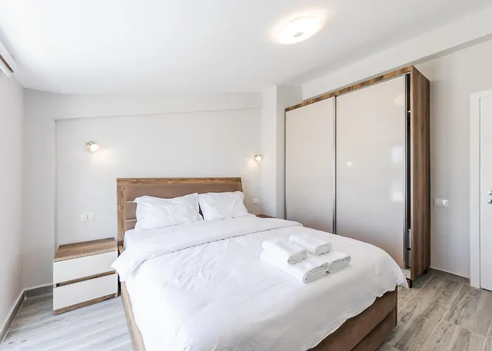 Rooftop With Private Pool By Pikhost Apartament