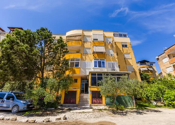 Apartament Rooftop With Private Pool By Pikhost Golem (Tirana)